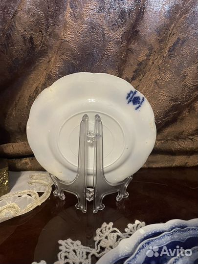 Столик, лампа, кувшин, чайный комплект Антик