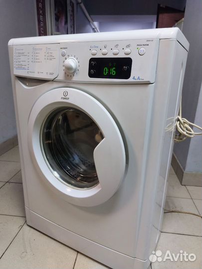 Стиральная машина Indesit 4 кг узкая