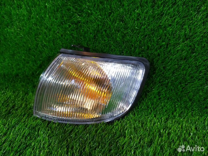 Поворотник левый Nissan Cefiro