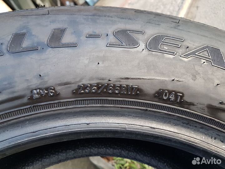 Douglas All Season 235/65 R17