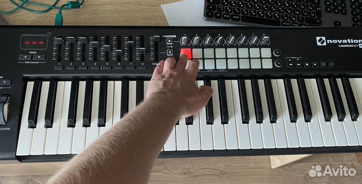 Midi клавиатура Novation Launchkey 49 Mk2