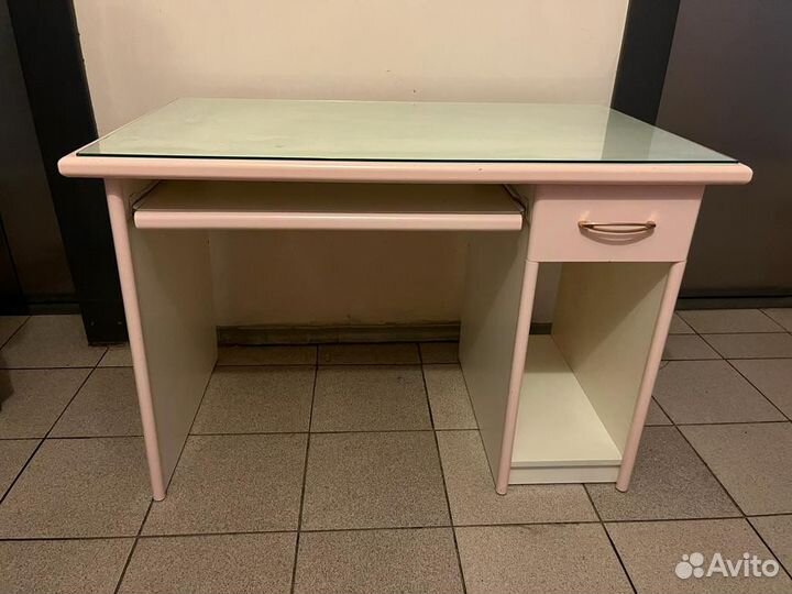 Письменный / компьютерный стол