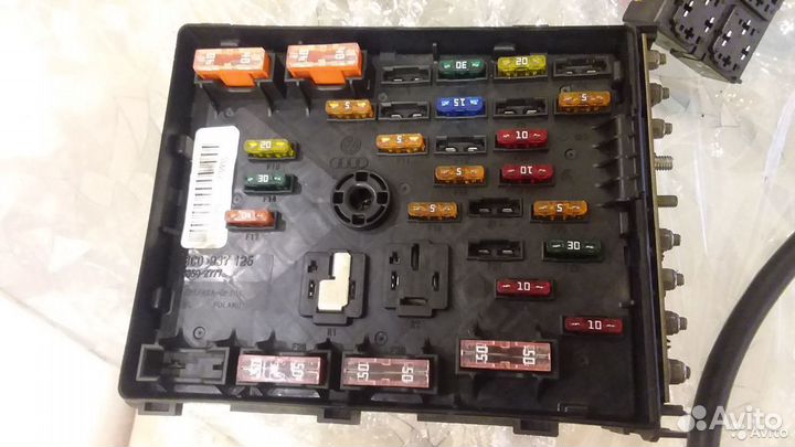 Блок предохранителей Volkswagen Passat B6 B7 CC