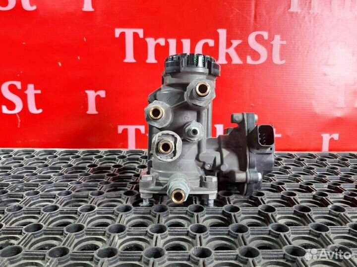 Кран управления тормозами прицепа