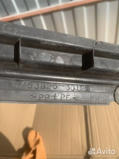 Накладка крыла правая Toyota Crown 182 184