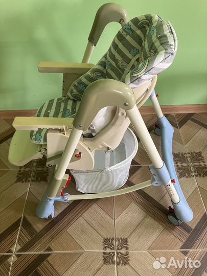 Стульчик со столиком для кормления ребёнка