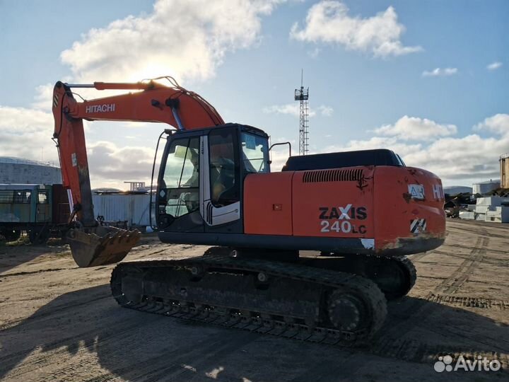 Гусеничный экскаватор Hitachi ZX240LC-3, 2010