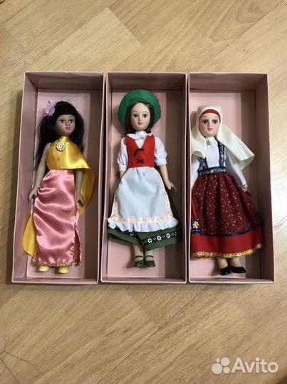 Коллекция фарфоровых кукол