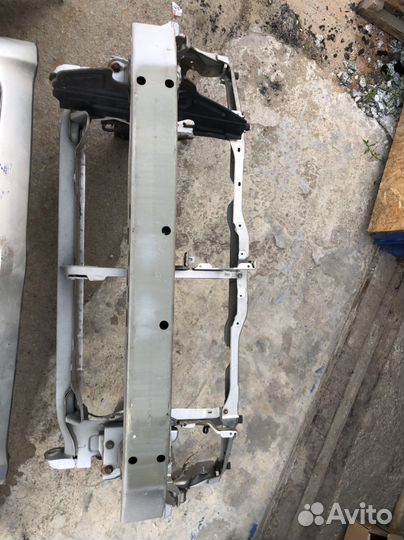 Тойота авенсис