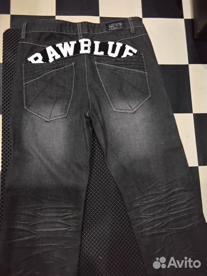 Джинсы с модным принтом