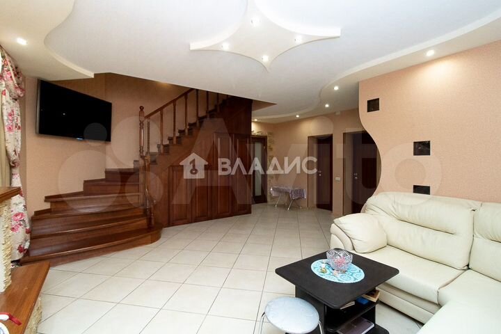 4-к. квартира, 138 м², 5/10 эт.