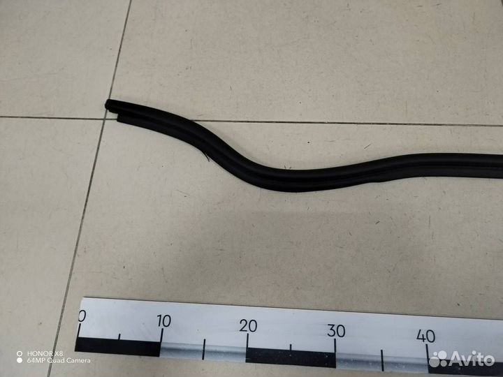 Уплотнитель капота Volkswagen Polo Sed RUS 2011