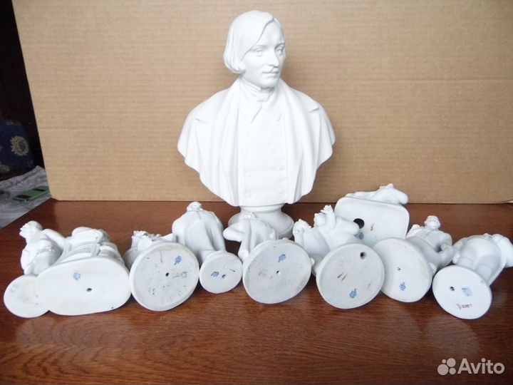 Фарфоровые статуэтки 