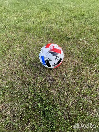 Футбольный мяч adidas