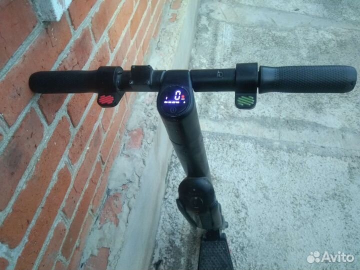 Электросамокат NineBot