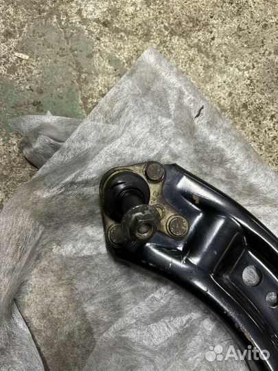 Продаю передний левый рычаг Passat CC