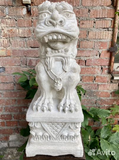 Скульптура «Белый лев»