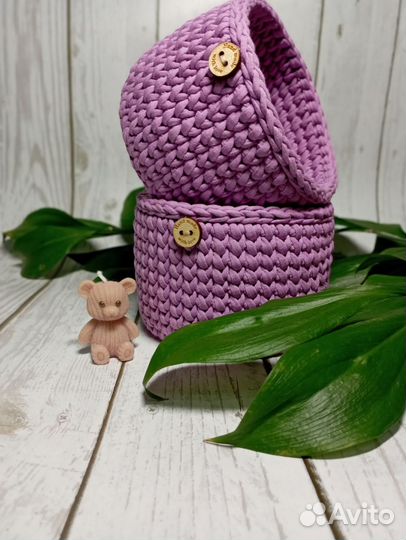 Вязанная корзинка из трикотажной пряжи