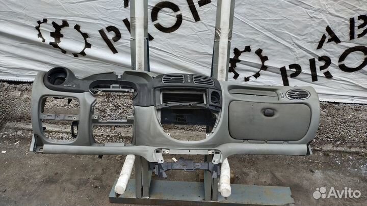 Торпедо Renault Scenic