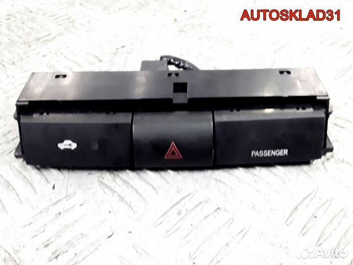 Кнопка аварийной сигнализации Toyota Corolla Verso