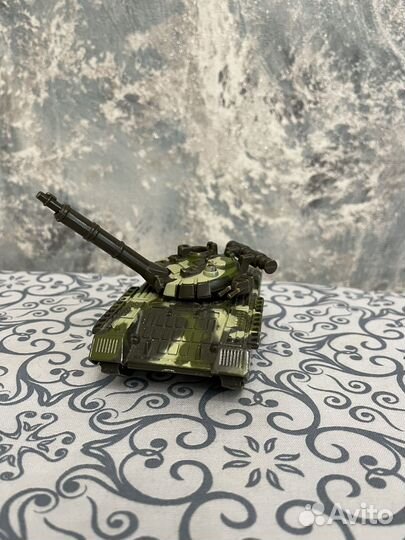 Игрушечный танк