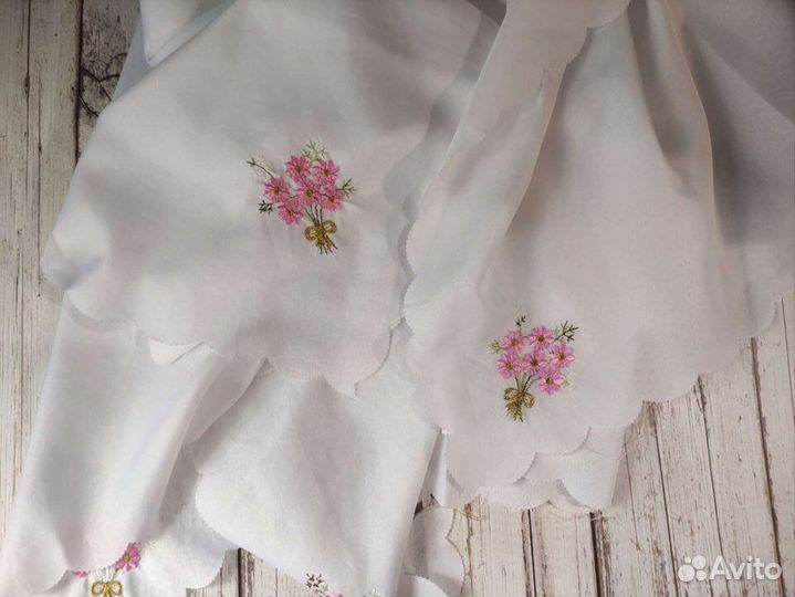 Скатерть и салфетки 12 шт. с вышивкой