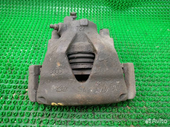 Суппорт передний Audi A3 8L1 2002