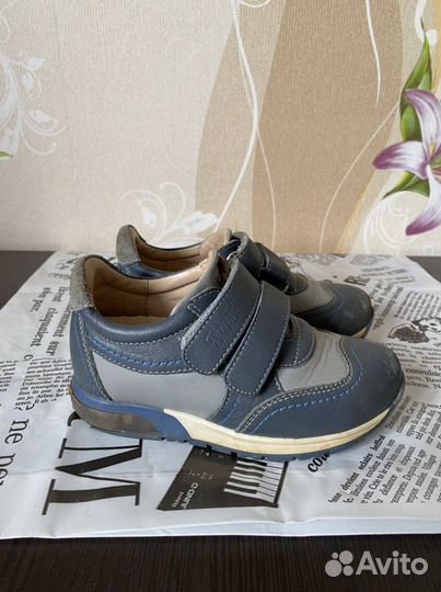 Кроссовки 26