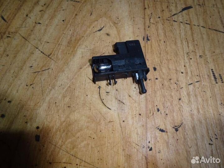 Выключатель концевой Ford Focus II 2008-2011