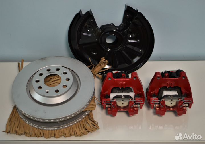 Задние тормоза VAG 310 мм красные