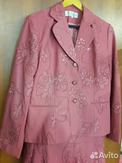 Женский костюм 48-50 размера