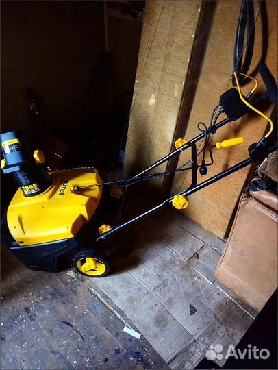 Снегоуборщик Huter SGC 2300E