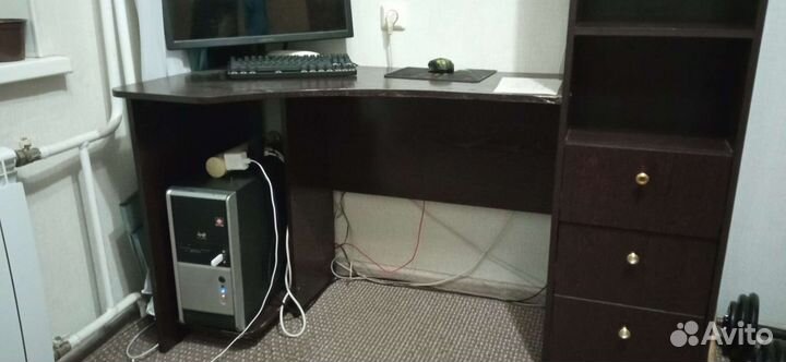 Компьютерный стол