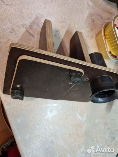 Столик для эхолота с держателем спиннинга