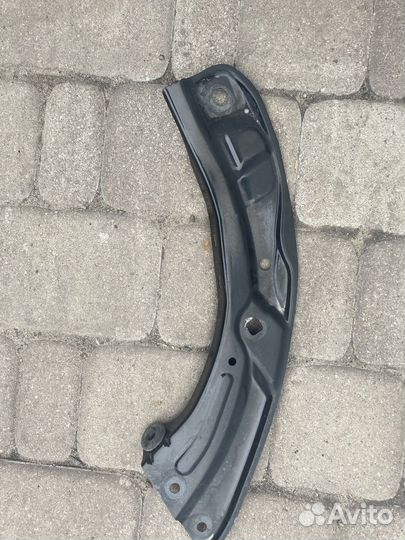 Кронштейн левой фары Skoda rapid 1 vw polo 5