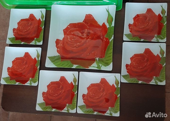 Сервировочные блюда, тарелки стеклянные