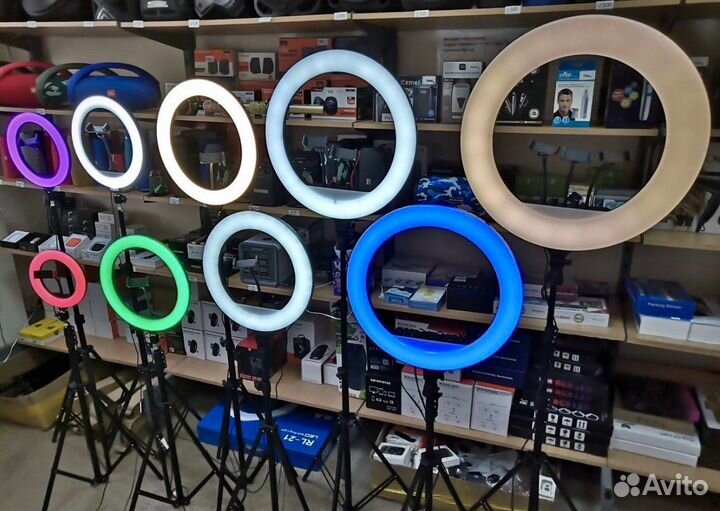 Кольцевая лампа новая со штативом