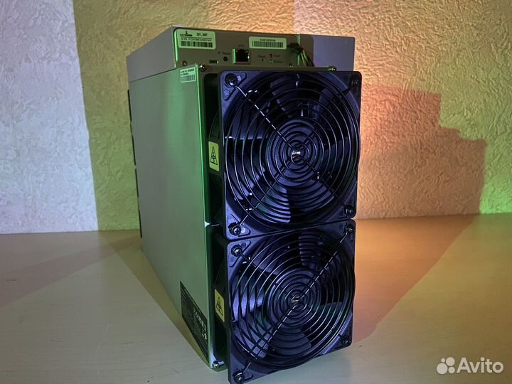 Bitmain Antminer S21 200th