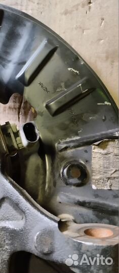 Кулак передний правый VW Touareg NF 7P6407246A