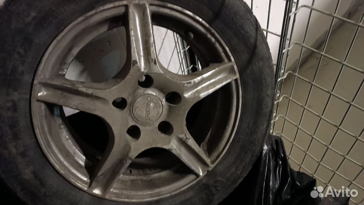 Литые диски R15 на Гольф 5, 5х112 с зимней резиной