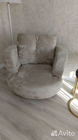 Продам кресло, крутится, год использования