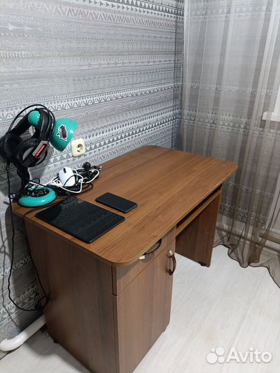 Письменный стол