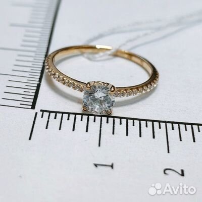 Золотое кольцо с камнем 16р