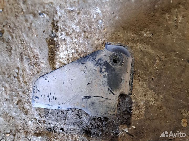 Кронштейн кпп Carisma