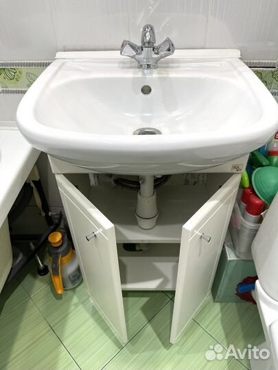 Продам раковину с тумбой