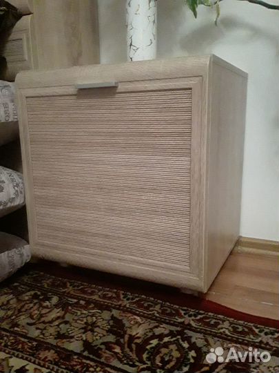Тумбочка прикроватная б/у, в отличном состоянии