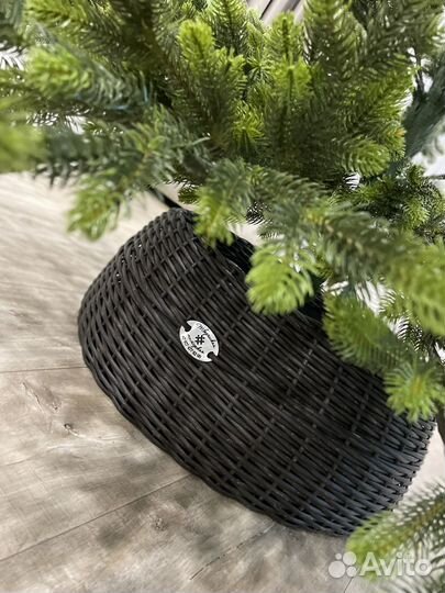 Плетёная корзина-юбка для ёлки