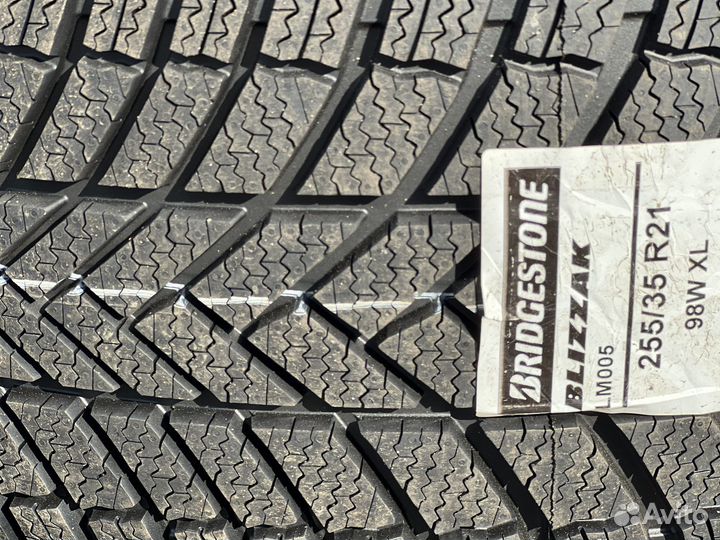 Bridgestone Blizzak LM-005 255/35 R21 и 275/35 R21 103V