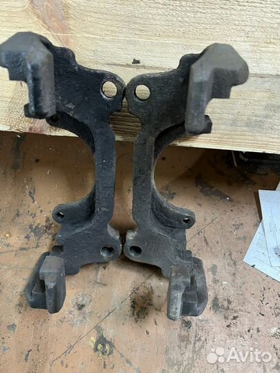 Скобы суппорта 288мм