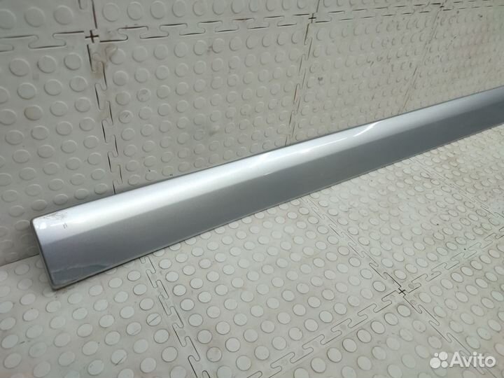 Накладка двери правая Volkswagen Transporter T5